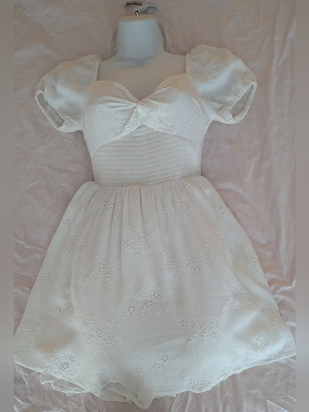 Hollister Dress White Eyelet Women’s  Size M Lined Shorts & Pockets Baby Doll